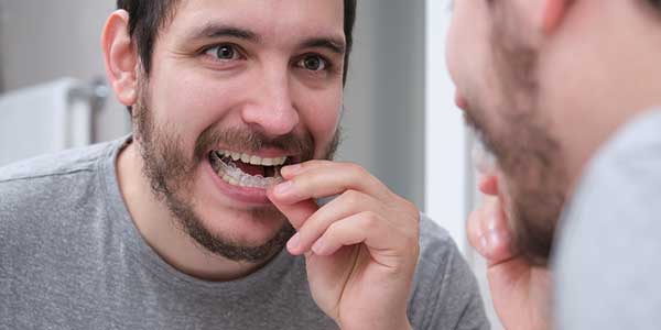 Ortodoncia invisible, más cómoda y sin molestias para construir tu sonrisa perfecta. Clínica dental Carlos Sáiz en Chamartín y calle Serrano en Madrid
